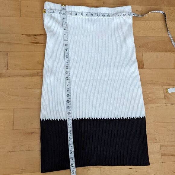 Knit pleated midi Skirt color block black and white Large NWOT - Picture 9 of 9